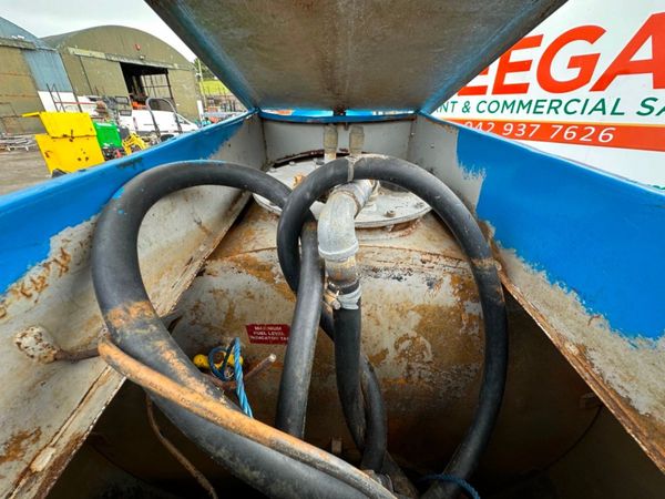 .2000 litre fuel bowser 360892796