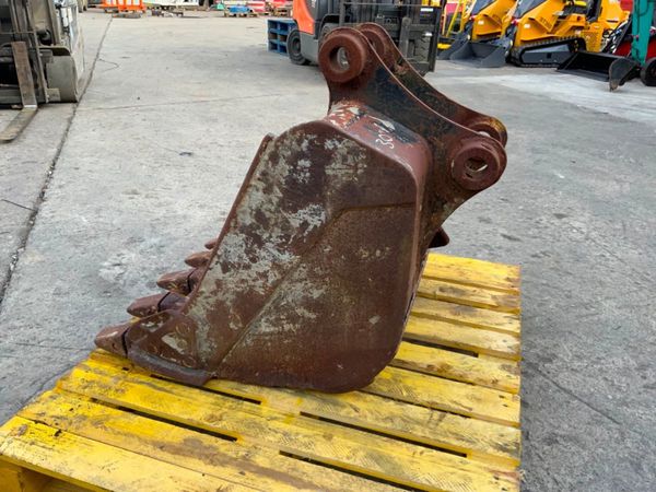 30" DIGGING BUCKET....45mm PINS........1707. 360963656