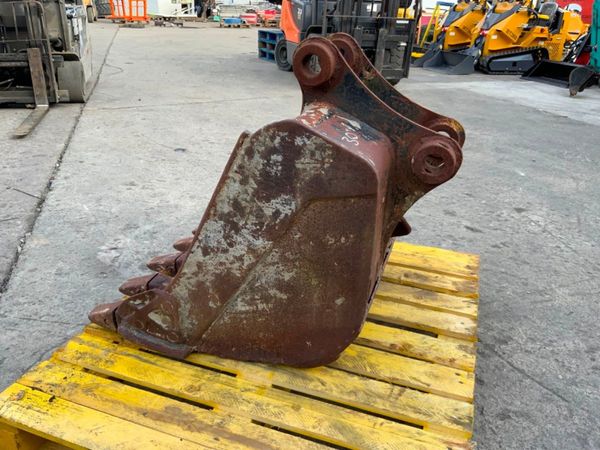30" DIGGING BUCKET....45mm PINS........1707. 360963657