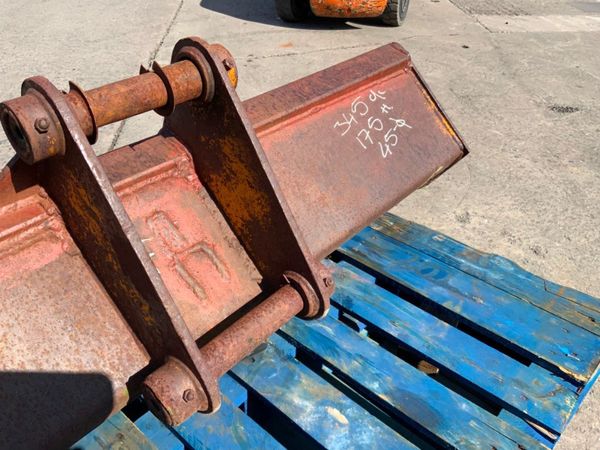 60" JCB GRADING BUCKET.......45mm PINS......345. 360963804