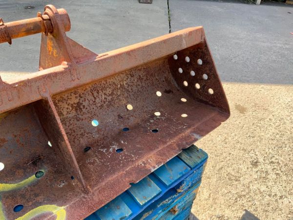 60" JCB GRADING BUCKET.......45mm PINS......345. 360963806