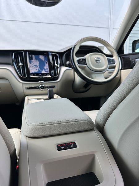 Volvo XC60 B4 2.0D Momentum *NewModel 360989276