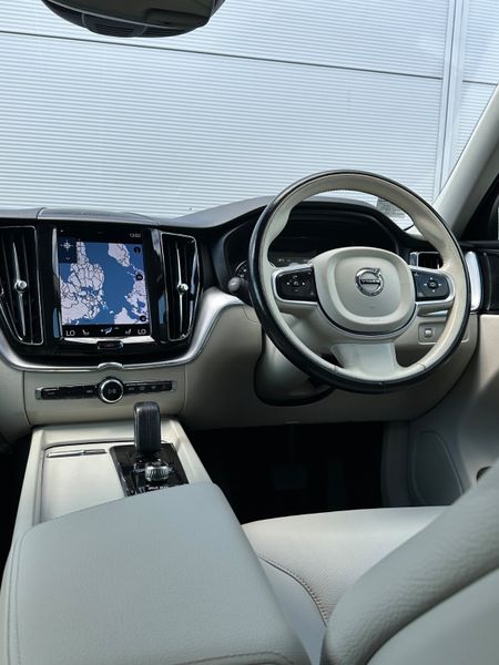 Volvo XC60 B4 2.0D Momentum *NewModel 360989278