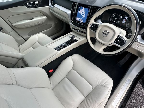 Volvo XC60 B4 2.0D Momentum *NewModel 360989284