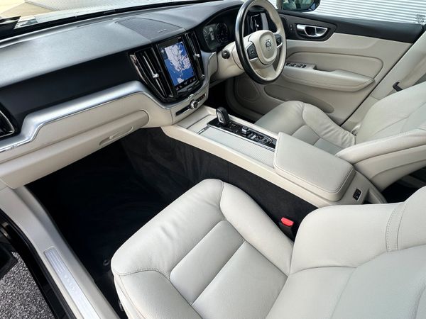 Volvo XC60 B4 2.0D Momentum *NewModel 360989280