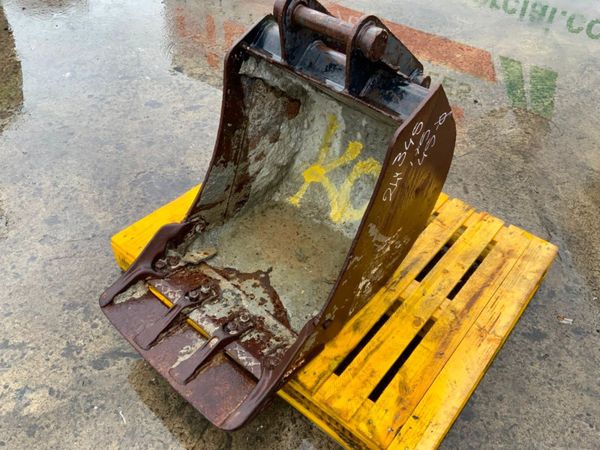 36" DIGGING BUCKET...........45mm PINS.......KOM. 360980531
