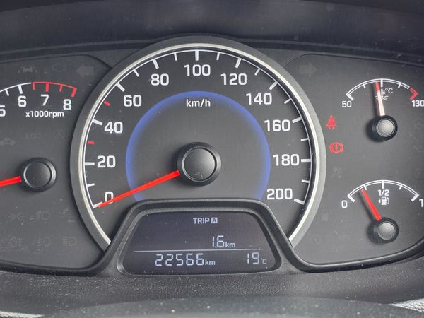 Hyundai i10 Deluxe Low Mileage 1 Owner 361010616