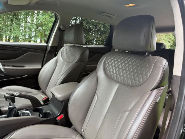 Hyundai Santa Fe 2020 4X4 7 Seat 361182568