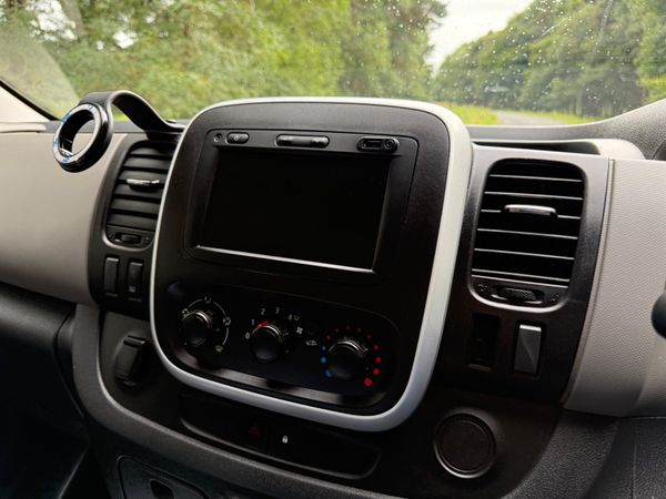Renault Trafic 2019 SL27 Low KM 361183443