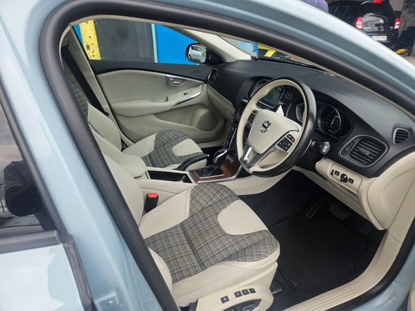 2017 Volvo V40 Automatic T4 LUX 361243445