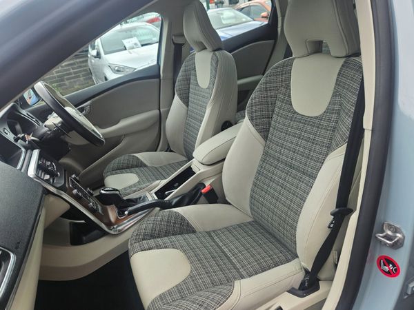 2017 Volvo V40 Automatic T4 LUX 361243461