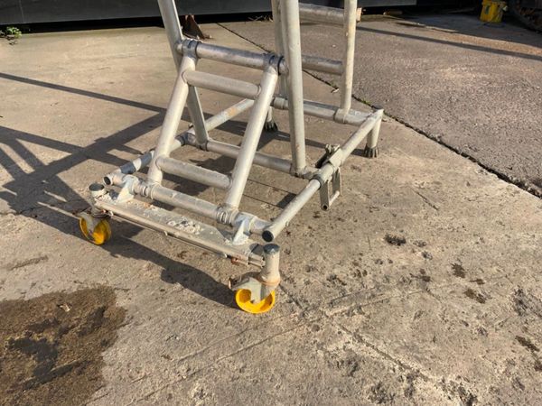 POP UP ALUMINIUM ACCESS PLATFORM..... 361268626