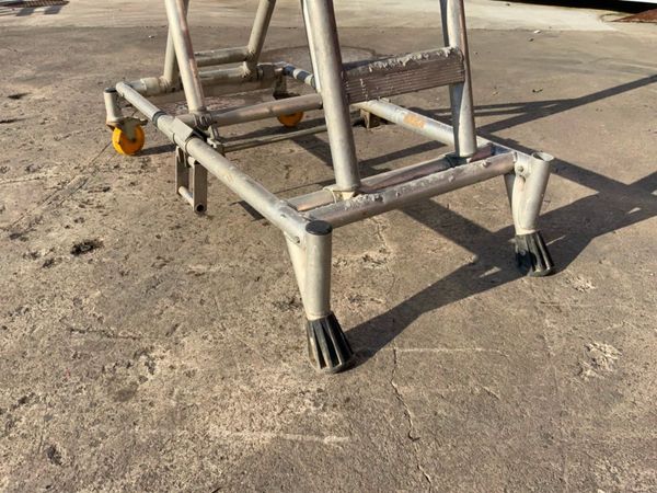 POP UP ALUMINIUM ACCESS PLATFORM..... 361268627