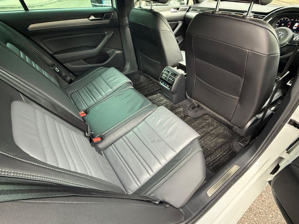 VW Passat 2.0 TSI DSG Mega Spec 361361979