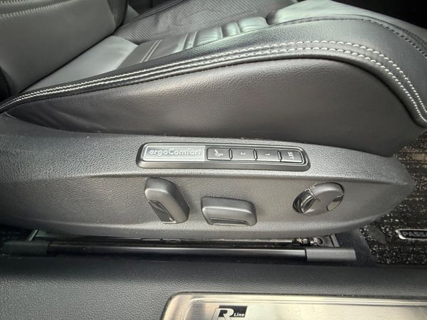 VW Passat 2.0 TSI DSG Mega Spec 361361985