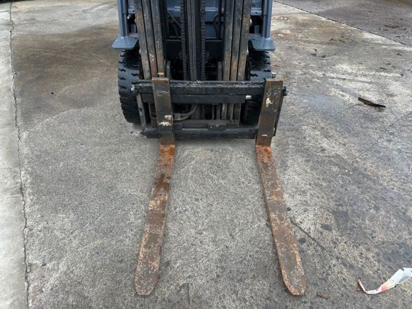 2015 TOYOTA 1.5 TON DIESEL FORKLIFT ... 1,900 hrs 361375289