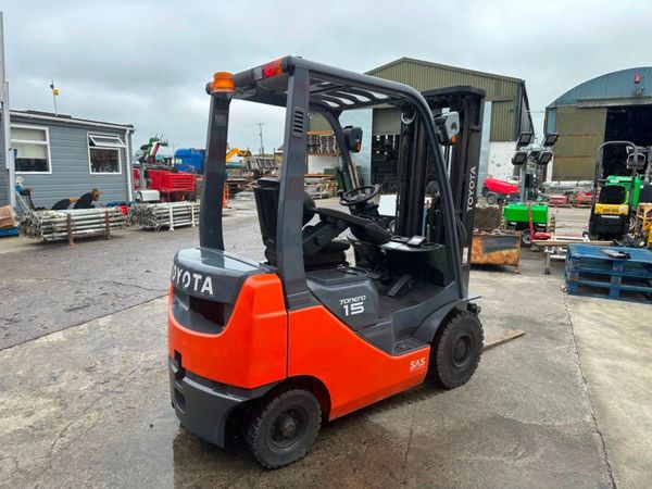 2015 TOYOTA 1.5 TON DIESEL FORKLIFT ... 1,900 hrs 361375282