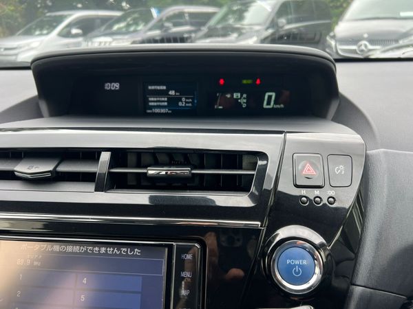 19 Toyota Prius Alpha Hybrid 361373251