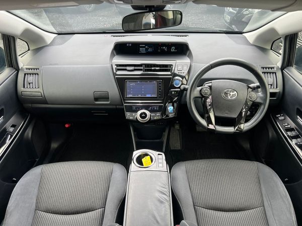 19 Toyota Prius Alpha Hybrid 361373265