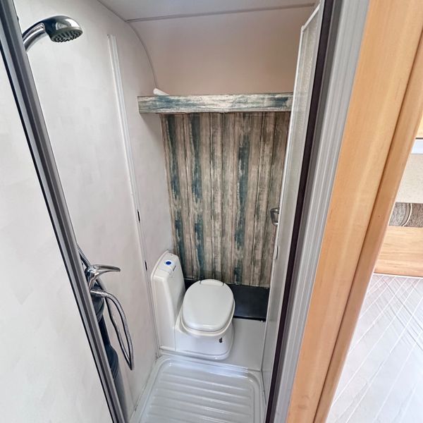 ✨STERLING EUROPA 4 BERTH FIXED BED✨ 361454654