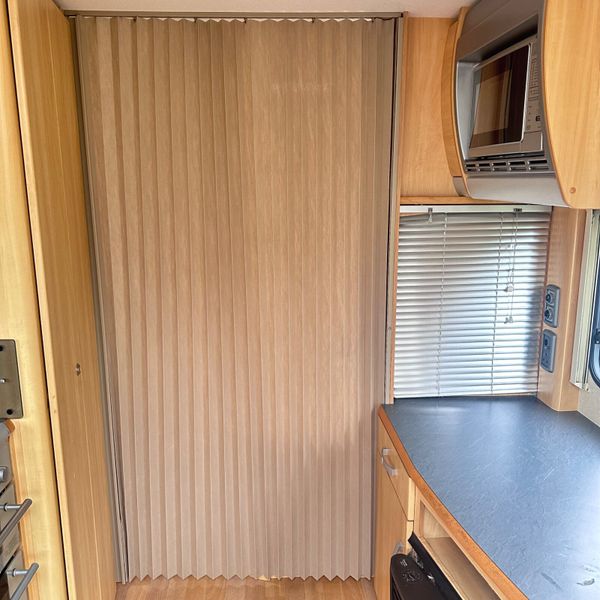 ✨STERLING EUROPA 4 BERTH FIXED BED✨ 361454656