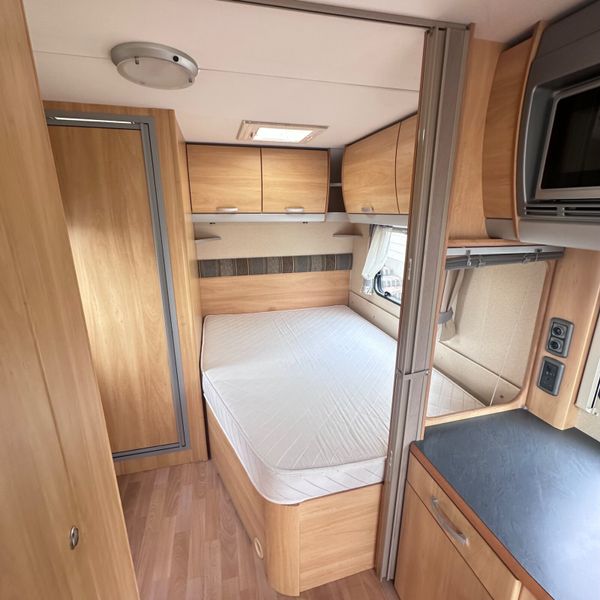 ✨STERLING EUROPA 4 BERTH FIXED BED✨ 361454659