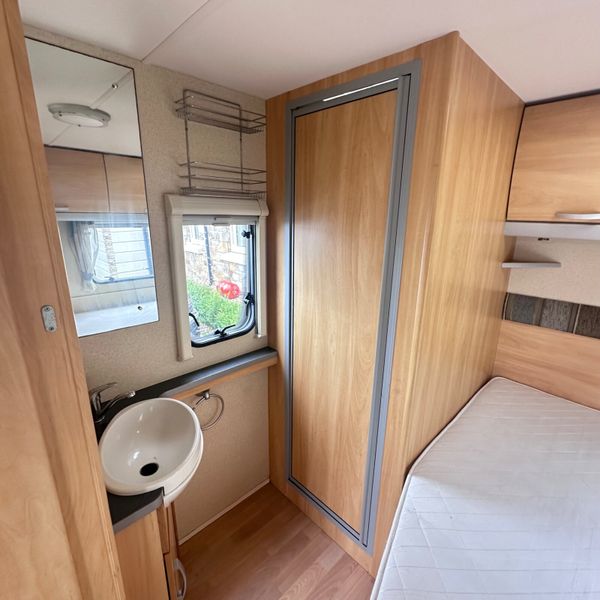 ✨STERLING EUROPA 4 BERTH FIXED BED✨ 361454661