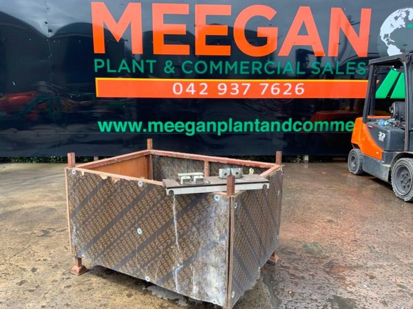 GALVANISED SCAFFOLDING  BRACKETS & CLAMPS. 361453164