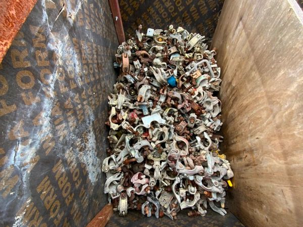 SCAFFOLDING PIPE SWIVEL COUPLERS / CLAMPS. 361453421