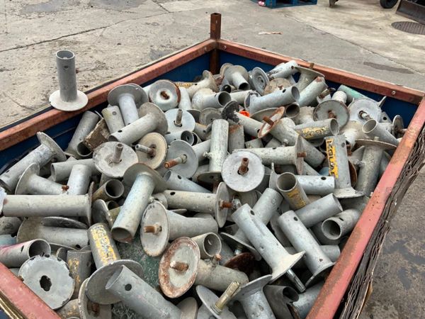 GALVANISED BOLT DOWN HANDRAIL BRACKETS. 361453500