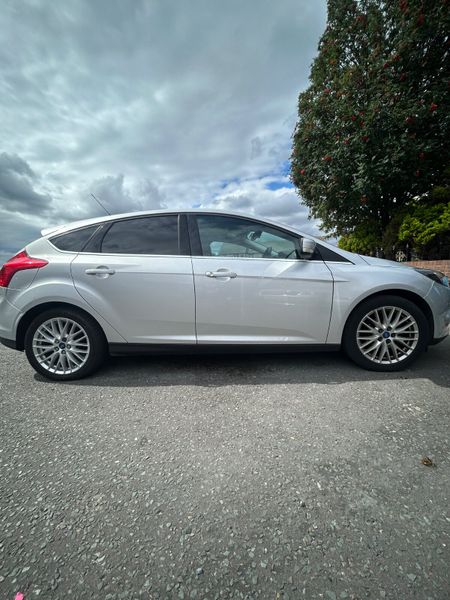 Ford Focus 2011 361489223
