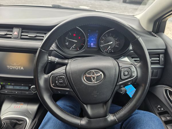 Toyota Avensis 2015 361664954