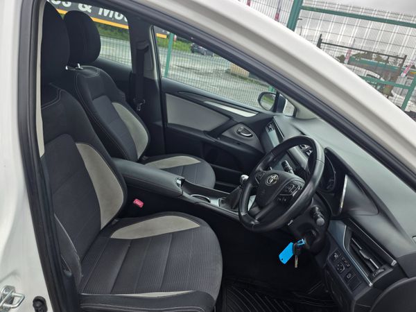 Toyota Avensis 2015 361664953