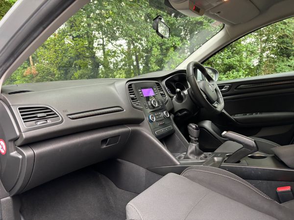 181 Renault Megane 1.2 TCE 130 EXPRESSION 361669651