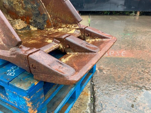 24" STRICKLAND BUCKET.....65mm PINS.....176c. 361676815