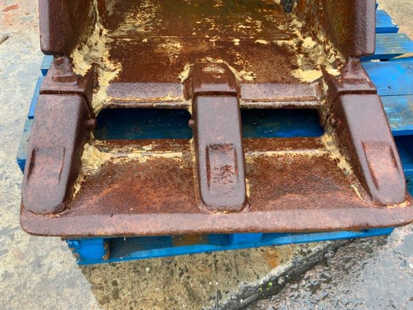 24" STRICKLAND BUCKET.....65mm PINS.....176c. 361676816