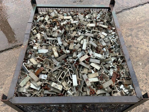 GALVANISED THUMB SCREW DECK CLAMPS..... 361676937