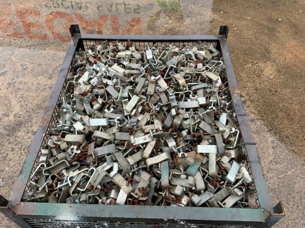 GALVANISED THUMB SCREW DECK CLAMPS..... 361676939