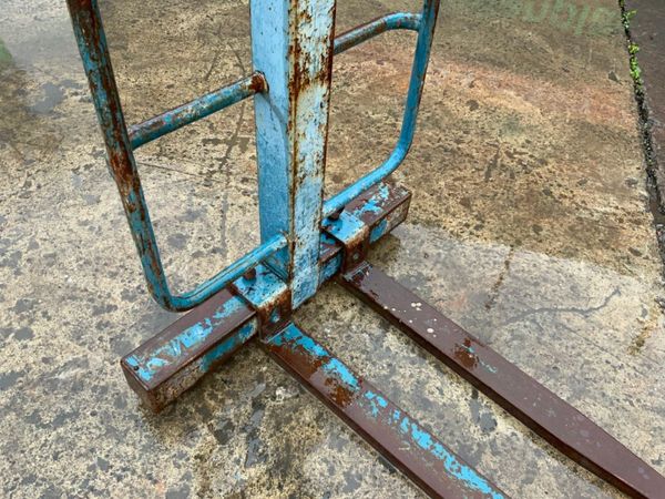 SELF LEVELLING PALLET FORKS....HIAB....212-1. 361672680