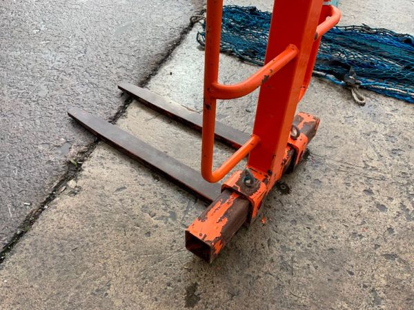 EICHINGER 2000kg CRANE FORK ATTACHMENT...90-2. 361762130