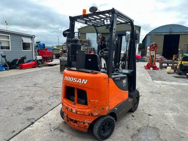 2016 DOOSAN 1.5 TON DIESEL FORKLIFT.....5,850 hrs 361763208