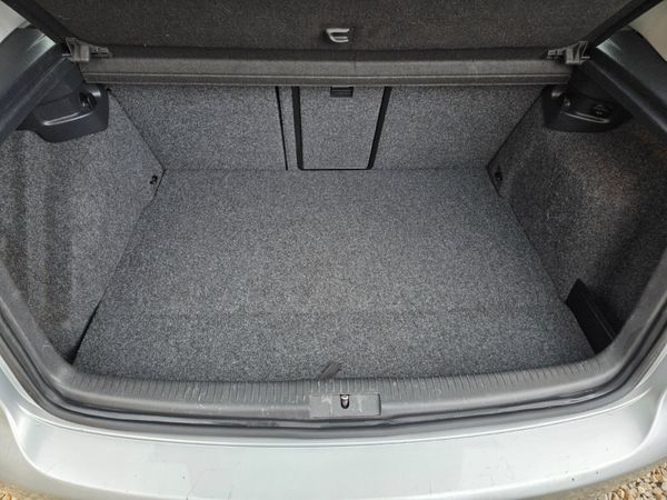 Volkswagen Golf 2010 361773748