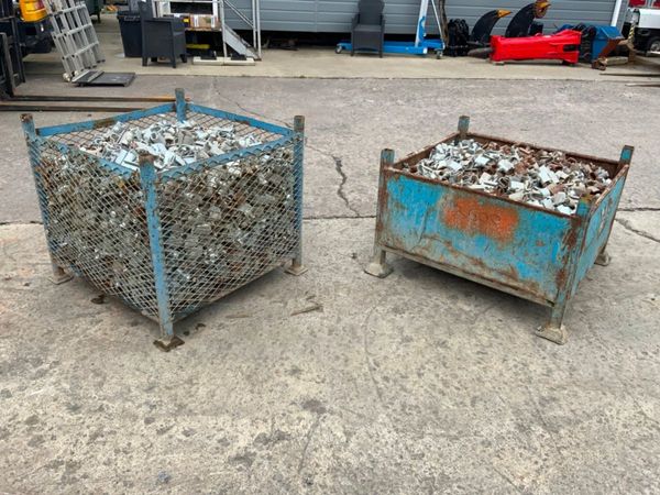 GALVANISED UNIVERSAL BEAM / SCAFFOLDING COUPLERS. 361788049