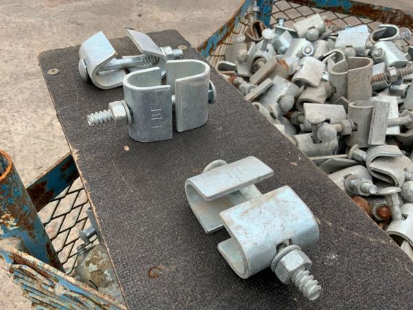 GALVANISED UNIVERSAL BEAM / SCAFFOLDING COUPLERS. 361788058