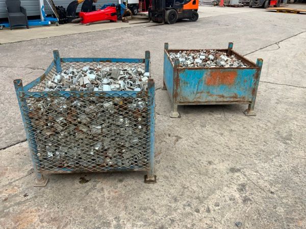 GALVANISED UNIVERSAL BEAM / SCAFFOLDING COUPLERS. 361788050