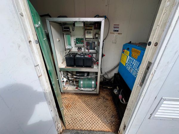 28 x 9 welfare unit , toilet , generator kitchen. 361793878