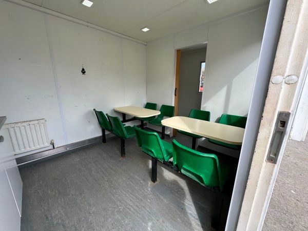 28 x 9 welfare unit , toilet , generator kitchen. 361793887