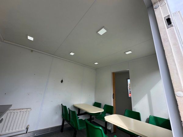28 x 9 welfare unit , toilet , generator kitchen. 361793888
