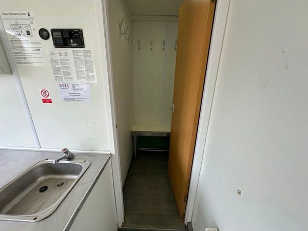 28 x 9 welfare unit , toilet , generator kitchen. 361793890