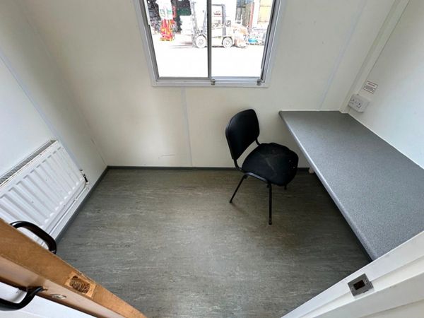 28 x 9 welfare unit , toilet , generator kitchen. 361793893